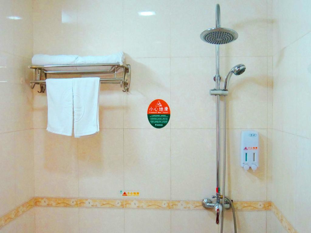 Greentree Inn Shanghai Dongming Road Subway Station Express Hotel Exteriér fotografie
