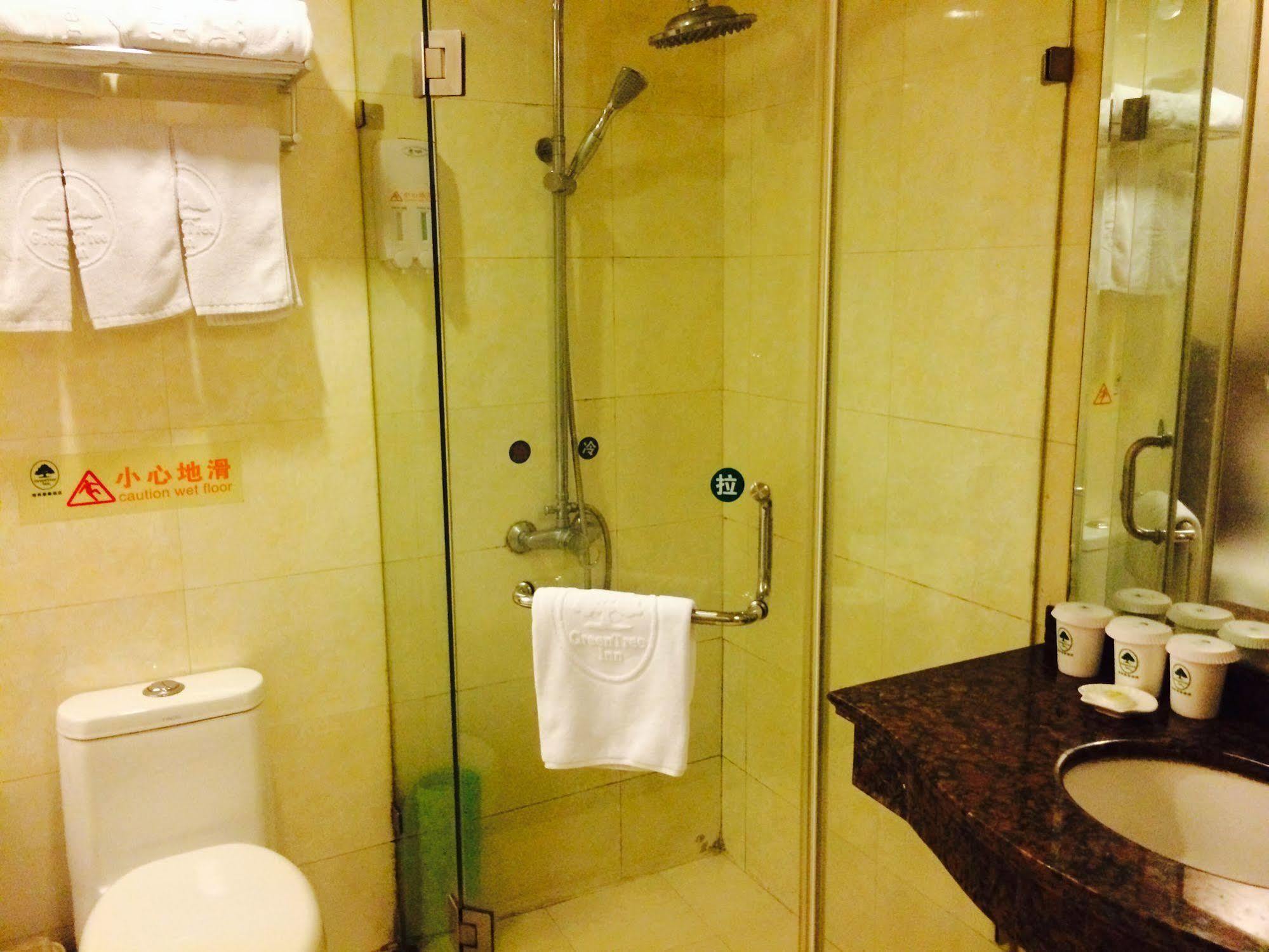 Greentree Inn Shanghai Dongming Road Subway Station Express Hotel Exteriér fotografie